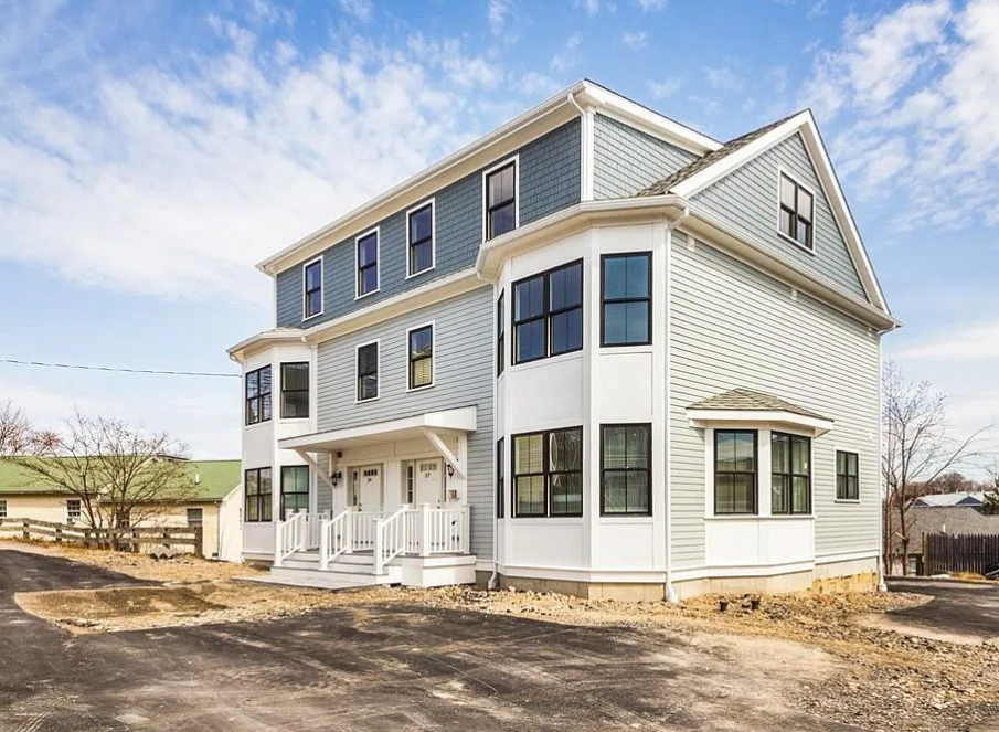 2 Units House located at 37R Juniper St, Roxbury MA